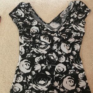 Black and white floral short sleeve top